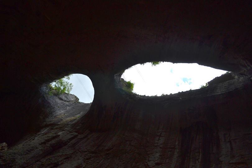 Prohodna 신의눈이라 불리우는 동굴6.jpg