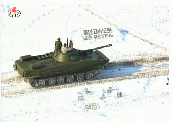 북한 류경수제105탱크사단 훈련.jpg