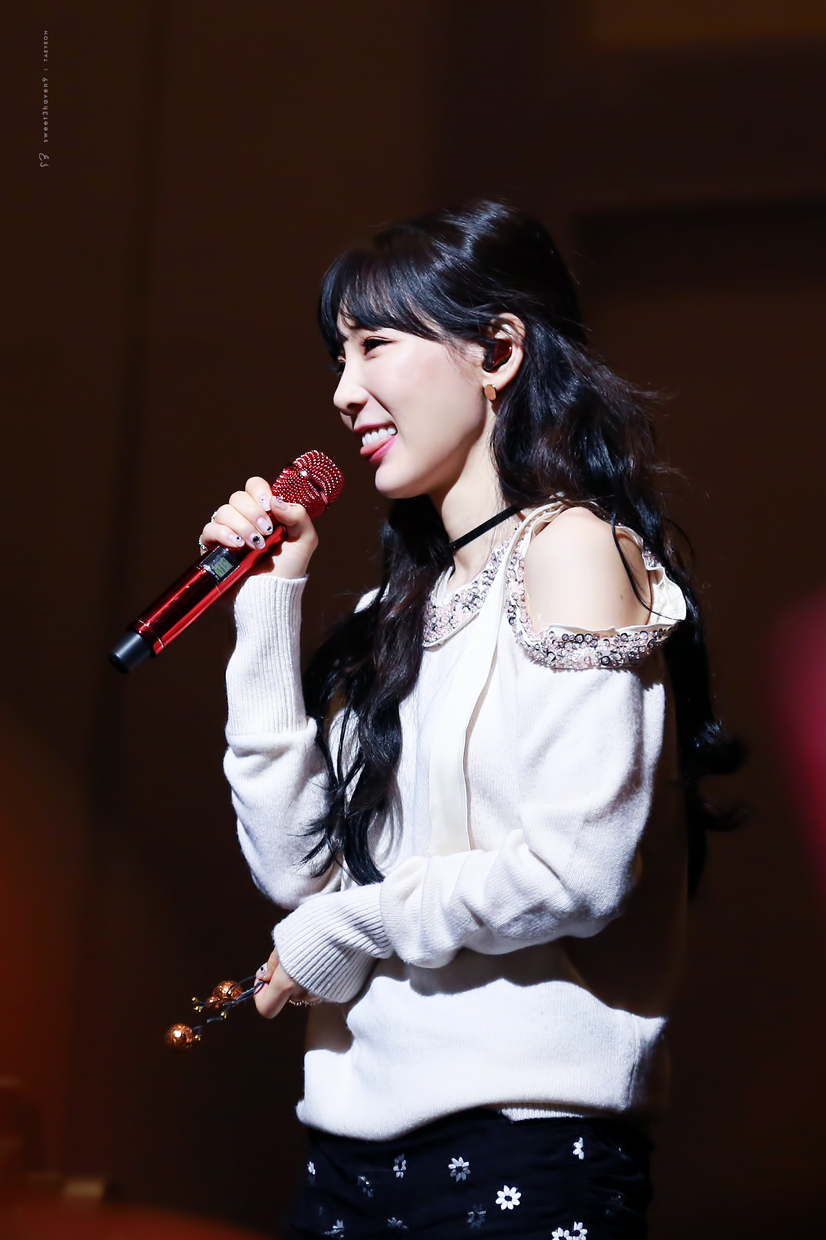 171224 The Magic Of Christmas Time 태연 by SWEET3HAVEN9 (3).jpg