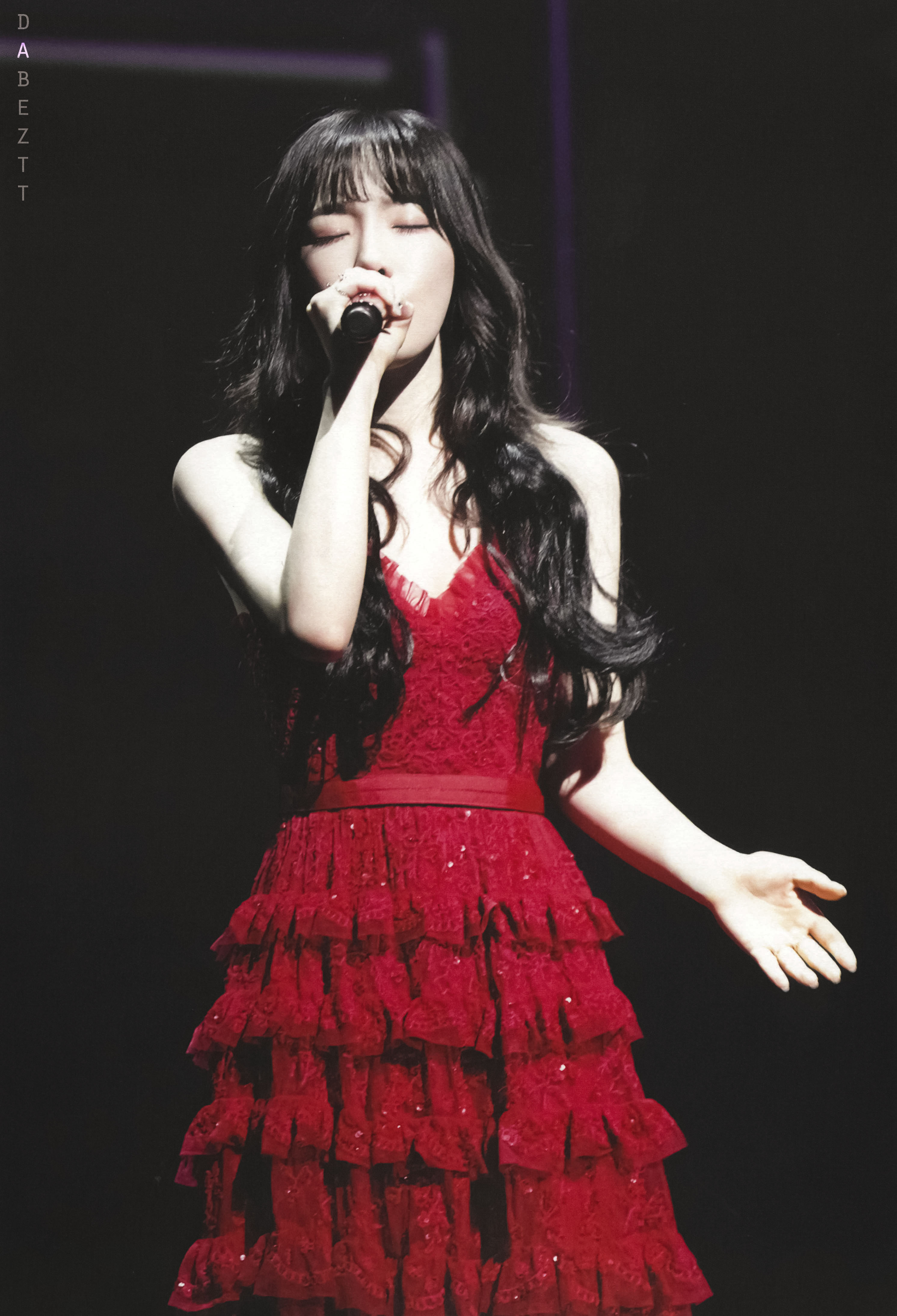 180323 TAEYEON SPECIAL LIVE “The Magic of Christmas Time” DVD 스캔 by Dabeztt (32).jpg