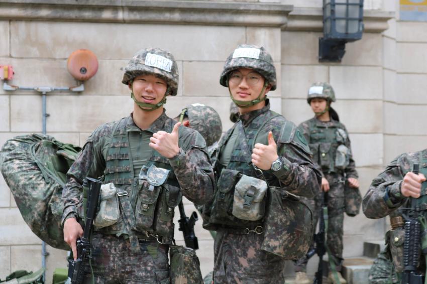 샌드허스트 국제사관학교 대회에 참가한 한국 육사 사람들 3.jpg
