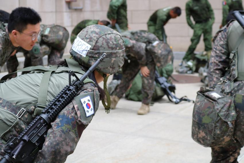 샌드허스트 국제사관학교 대회에 참가한 한국 육사 사람들 10.jpg