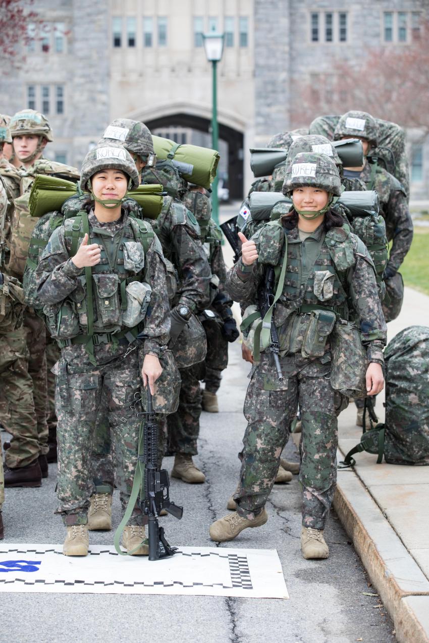 샌드허스트 국제사관학교 대회에 참가한 한국 육사 사람들 1.jpg