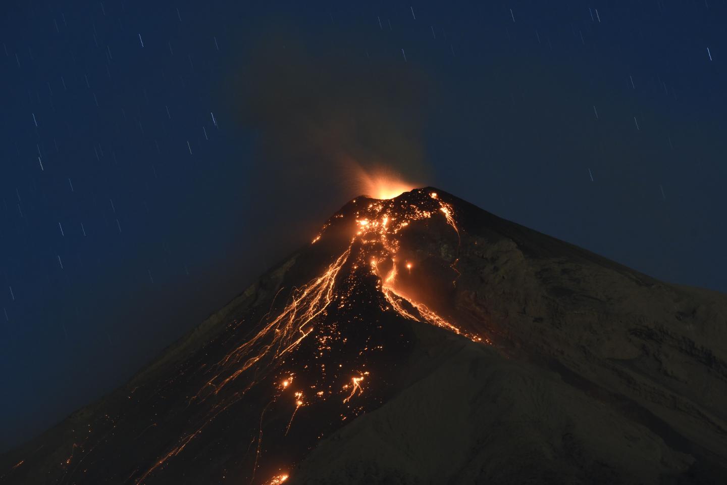 410fuego-eruption.jpg