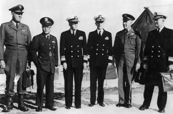 1951년 11월 30일 판문점에서 기념촬영한 유엔군측 휴전회담 대표단 모습.jpg