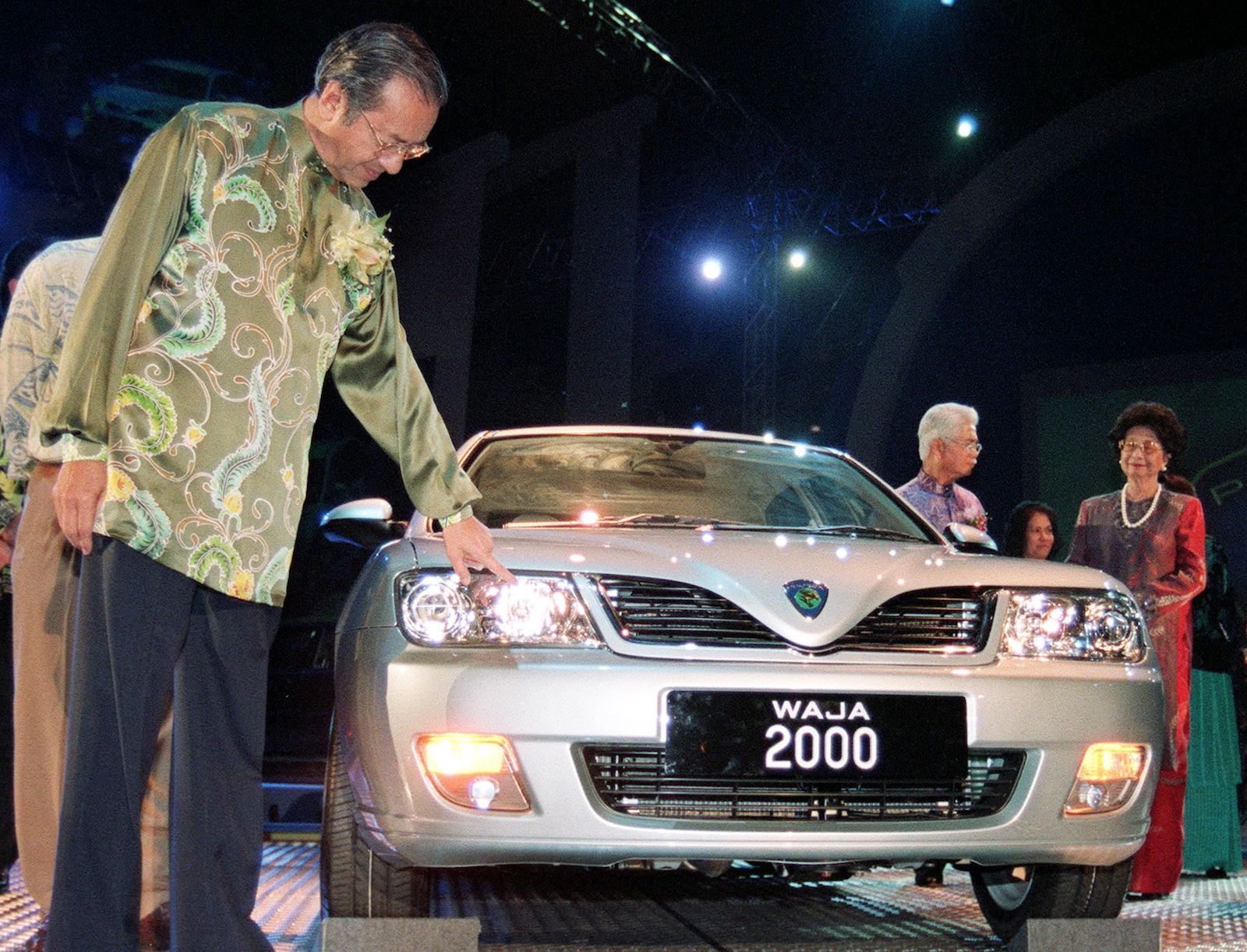 Malaysia-Mahthir-Proton-Car-Manufacturing-2002.jpg