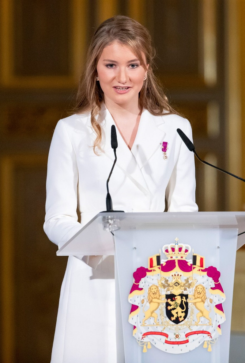 800px-Princess_Elisabeth,_Duchess_of_Brabant.png